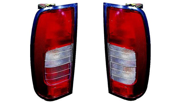 Piloto Trasero Izquierdo NISSAN NAVARA PICK-UP año 1998 a 2000 Con Luz de Niebla