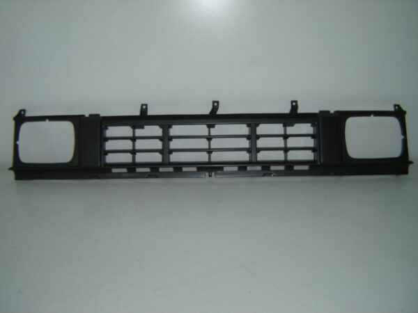NISSAN KING CAB 87-*REJILLA (2WD)