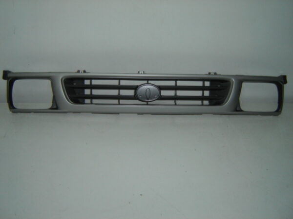 TOYOTA HILUX LN145 98-*REJILLA (2WD)
