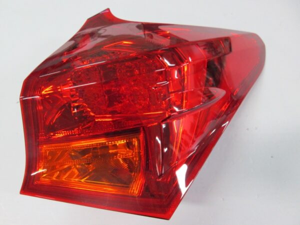 TOYOTA AURIS 13-*FARO TRASERO DERECHO PUNTA LED (KOITO)