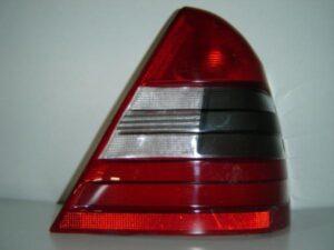 Cristal Trasero Derecho (rojo/ahumado/blanco) Mercedes C W202 93- Ref 103F13081850
